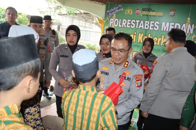 
					Berbagi Keberkahan di Ramadhan, Kapolrestabes Medan Sambangi Panti Asuhan Al-Marhamah