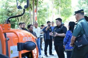 Bersumber dari bantuan DANA APBN 2025,Bupati Samosir serahkan bantuan Alsintan kepada kelompok Tani