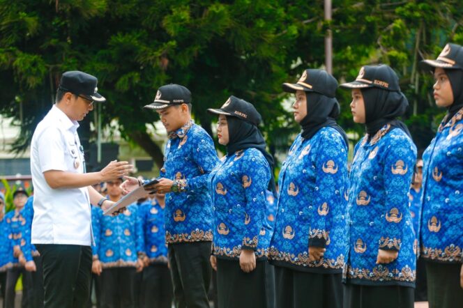 
					Serahkan SK Pengangkatan 529 CPNS Pemko Medan, Rico Waas: Jaga Diri Tetap Tidak Ternoda Permasalahan