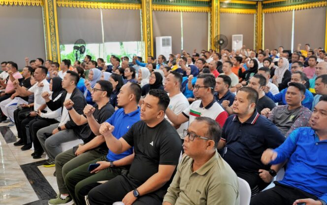 
					Kumpulkan Seluruh Camat dan Lurah, Rico Waas Tekankan Masalah Kebersihan dan Pelayanan Publik