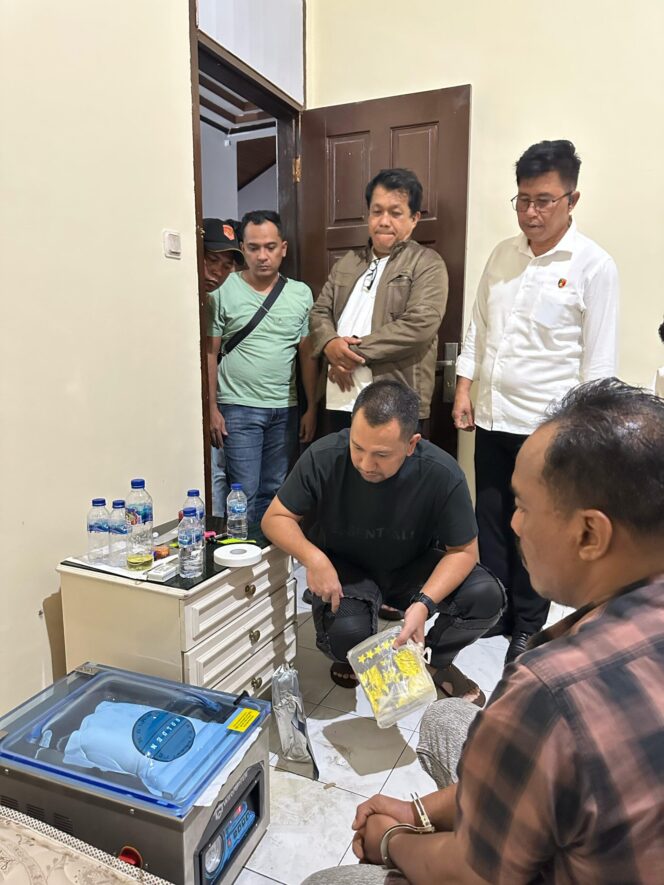 
					Polda Sumut Bongkar 72 Kg Sabu di Gudang Rumah dan Mobil, Komunikasi via Aplikasi Zangi