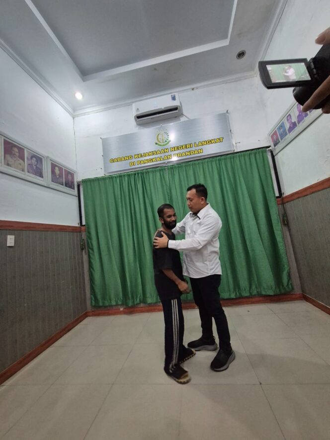 
					Mulianya Hati Korban Memaafkan Tersangka Pencuri Kursi Plastik Miliknya, Kejati Sumut Selesaikan Perkaranya Secara Humanis