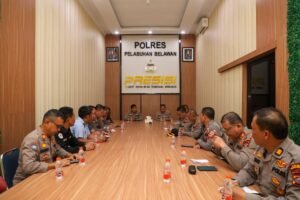 Wakapolda Sumut Beri Arahan dan Semangat kepada Personel Polres Belawan, Jenguk Kapolsek Korban Lemparan Saat Tangani Tawuran
