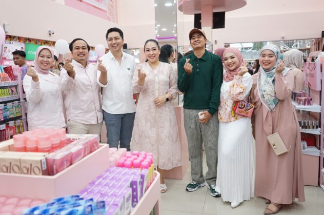 
					Ketua TP PKK Kota Medan Resmikan Miss Glam USU Store