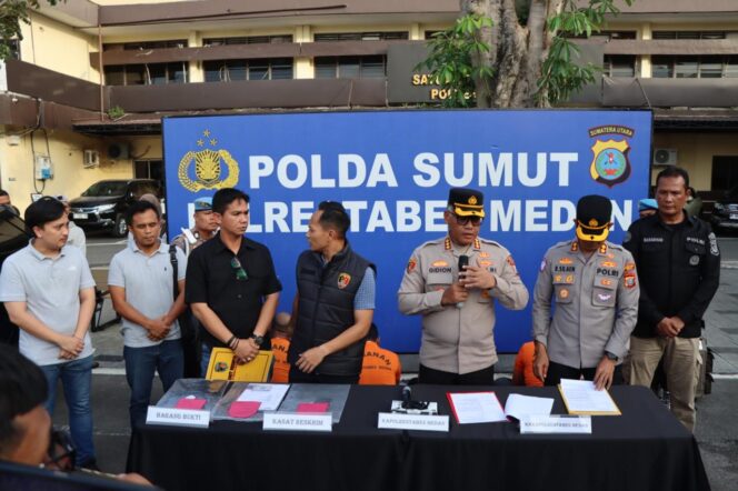 
					Unit Resmob Satreskrim Polrestabes Medan Tangkap 4 Orang Dept Collector Rampas Mobil dan HP