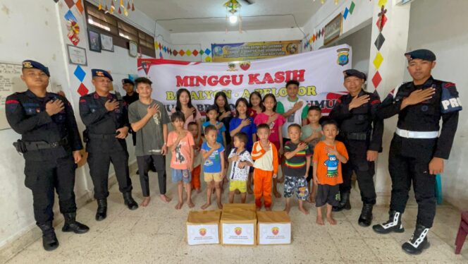 
					Brimob Polda Sumut Tebar Kasih dan Peduli Generasi Bangsa: Minggu Berbagi Batalyon A Pelopor Sentuh Hati Anak Panti dan Warga Kota Medan