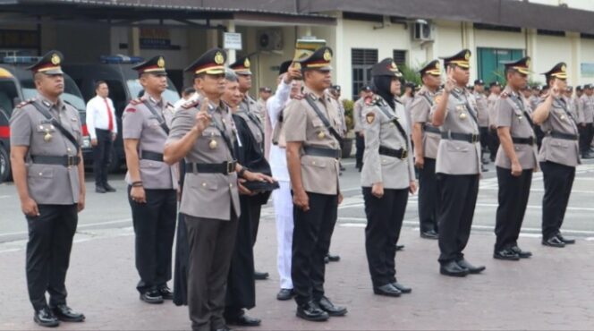 
					Kapolrestabes Medan Kombes Pol Gidion Arif Setiawan pimpin Sertijab PJU dan 4 Kapolsek