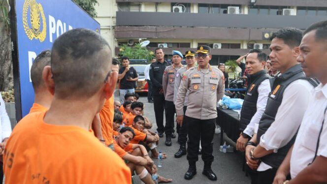 
					Polrestabes Medan Ungkap Kasus Kejahatan 3C di 14 TKP dan satu kasus Pembunuhan, 20 Tersangka yang Ditangkap