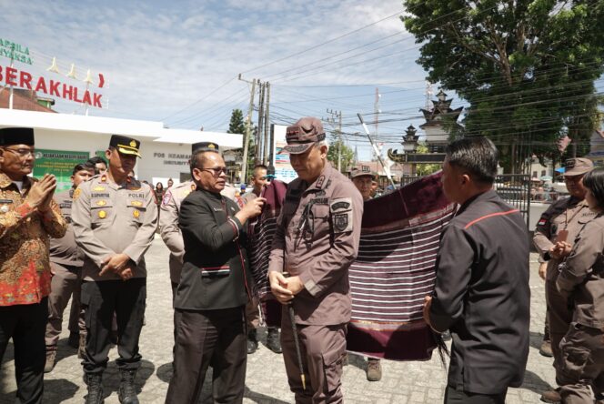 
					Kajati Sumut Kunker Ke Kejari Dairi, Motivasi Seluruh Jajaran Berpacu Raih WBBM