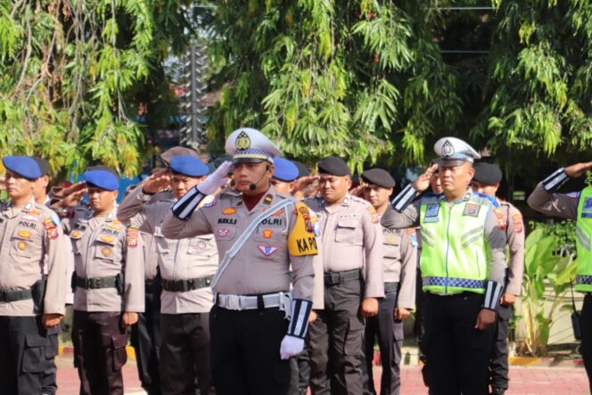 
					Kapolres Langkat Pimpinan Apel Gelar Pasukan Dalam Rangka Ops Kepolisian Patuh Toba 2025