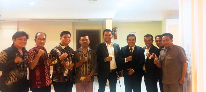 
					Adv. Daniel Simangunsong, SH, MH Hadiri Ibadah Ibadah & Syukuran Sekda Provsu Baru