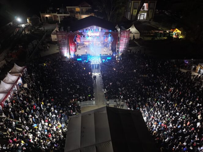 
					30 ribu pengujung hadir dalam FESTIVAL TAO TOBA JOU-JOU 2025,Transaksi UMKM capai 2,6 M lebih