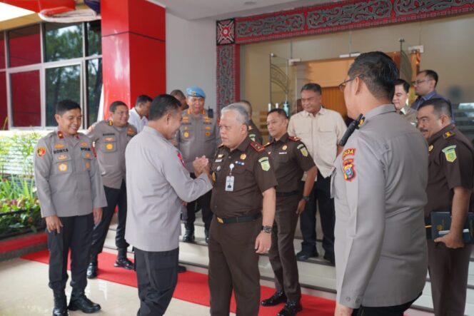 
					‎Kajati Sumatera Utara Sambangi Polda Sumatera Utara Jalin Sinergitas Penegakan Hukum