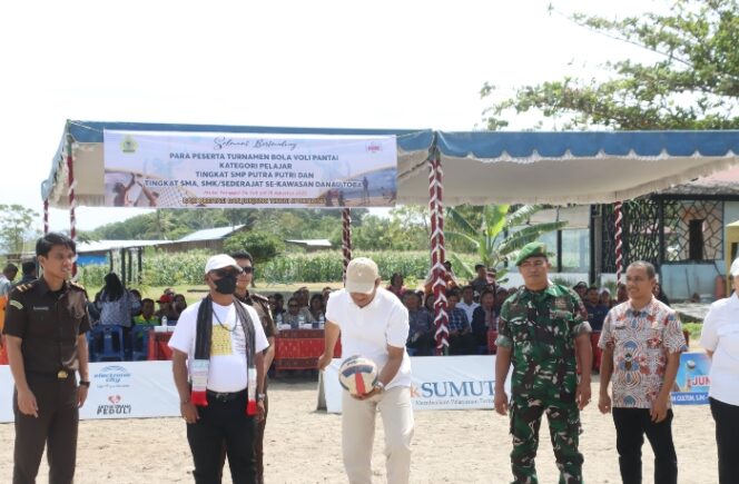 
					Piala Bupati Samosir 2025 Siap Direbut, Turnamen Voli Pantai antar Pelajar Resmi Dibuka