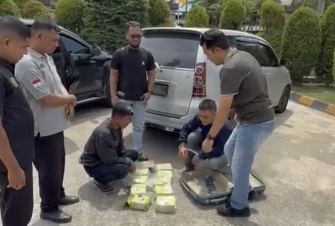 
					Polda Sumut Gulung Jaringan Narkoba Antar propinsi, Sita 10 Kg Sabu Tujuan Palembang