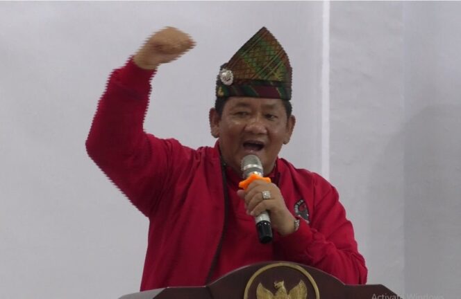 
					Rapidin Simbolon INTRUKSIKAN Fraksi PDI-P DPRD Samosir: Tegak Lurus dan Bela Kepentingan RAKYAT