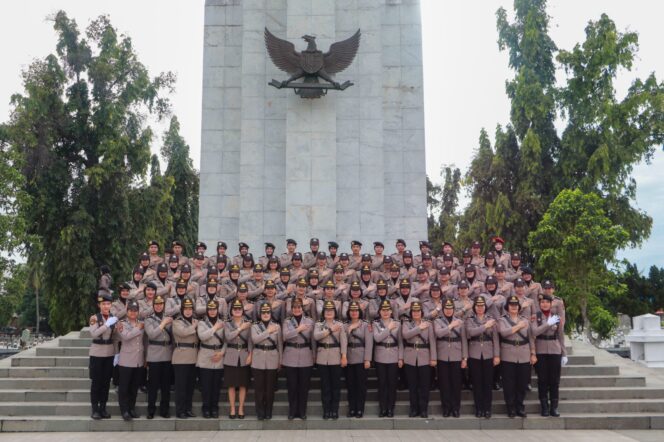 
					Polwan Polda Sumut Gelar Ziarah ke Taman Makam Pahlawan Dalam Rangka Hari Jadi ke-77