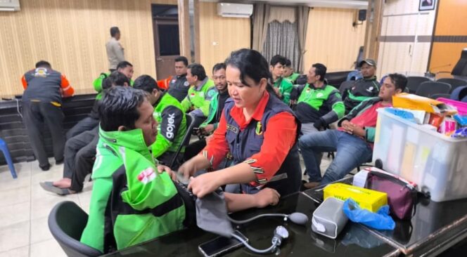 
					Wujud Solidaritas, Polresta Deli Serdang Bersama Komunitas Ojol Gelar Doa Bersama Atas Wafatnya Pengemudi Ojol Affan Kurniawan