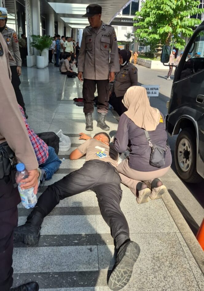 
					Unjuk Rasa di DPRD Sumut, Sejumlah Personil Polisi Alami Luka Saat Pengamanan 