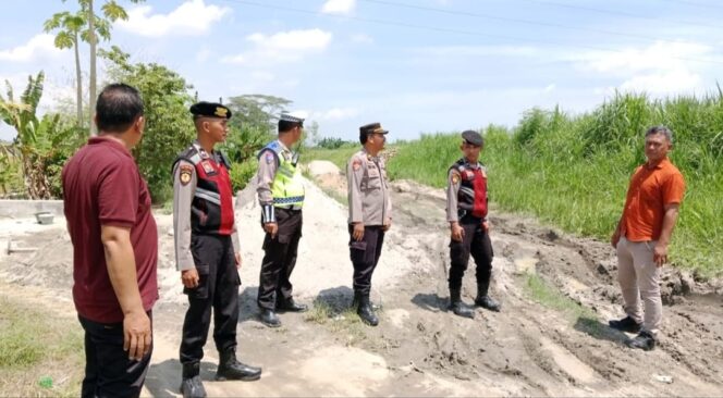 
					Polresta Deli Serdang Laksanakan Patroli Mobile, Tinjau Aktivitas Galian C Ilegal