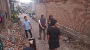 Warga Pangururan Bertindak, Mobil Penghalang Jalan Dikeluarkan Paksa
