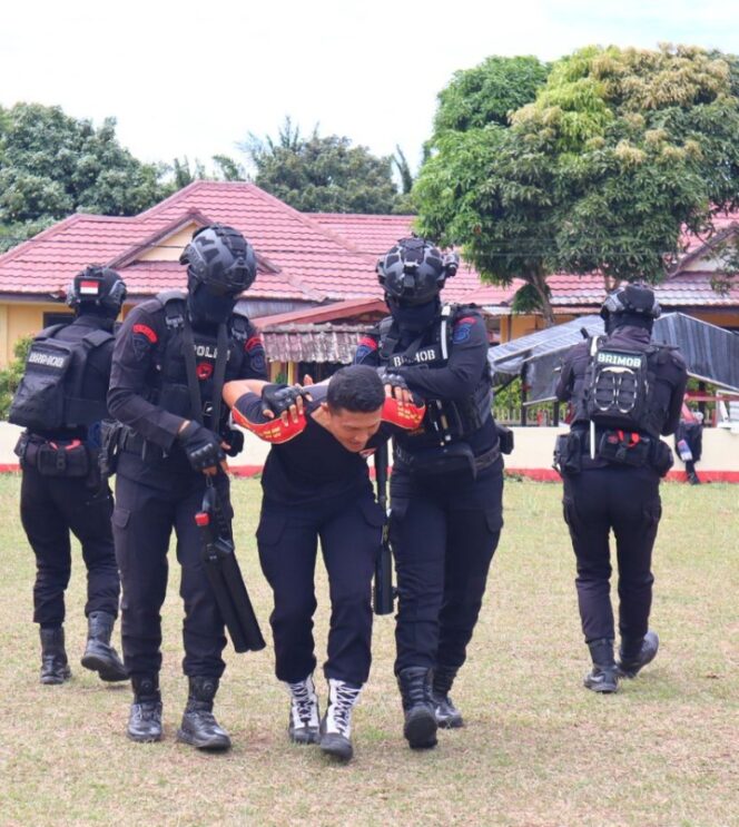 
					Brimob Batalyon C Pelopor Gelar Latihan Den 45 Anti Anarki, Perkuat Kesiapan Hadapi Situasi Kontinjensi