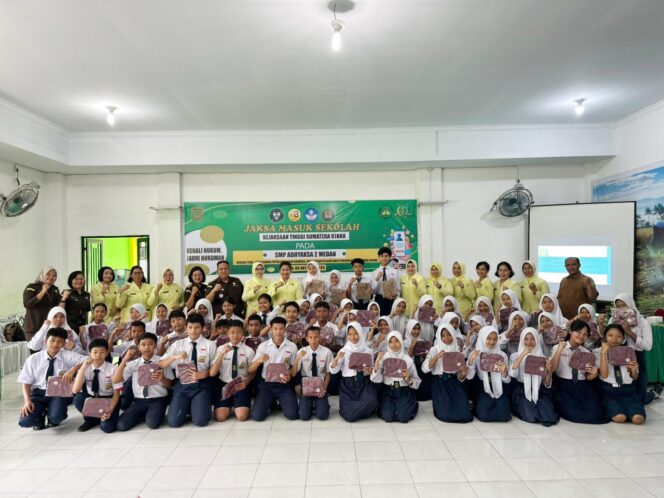 
					Ny.Tiurmaida Harli Siregar Hadiri Dan Berikan Pengarahan Pada Penyuluhan Hukum