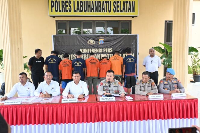 
					Ops Kancil Toba 2025 Polres Labusel Tangkap 8 Pelaku Curanmor, Sita 15 Motor