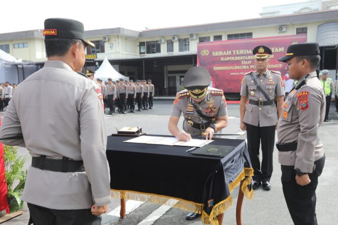 
					Sertijab Kapolrestabes Medan dan Dirresnarkoba: Kapolda Sumut Tegaskan Pentingnya Integritas dan Inovasi Kepemimpinan