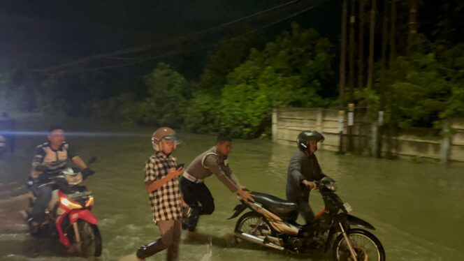 
					Polisi Hadir untuk Masyarakat: Ditsamapta Polda Sumut Turun Langsung Bantu Warga Hadapi Banjir