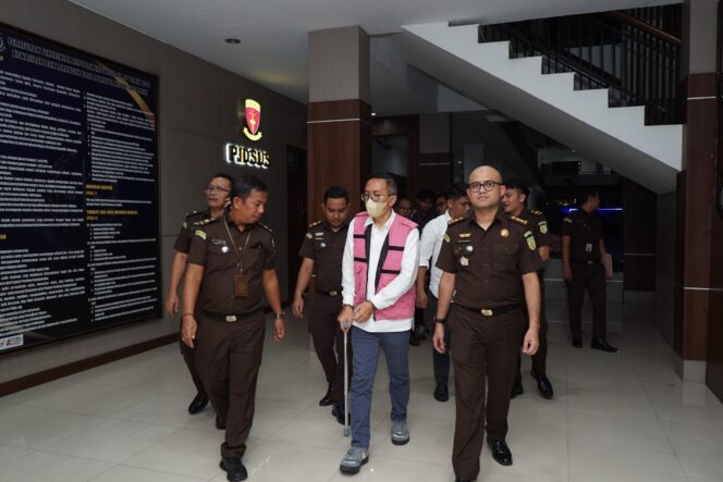 
					Satu Lagi Tersangka Dugaan Korupsi Pengadaan Dua Unit Kapal Tunda Pada PT Pelabuhan Indonesia I (Pelindo) Belawan Di Tahan Penyidik Pidsus Kejati Sumut