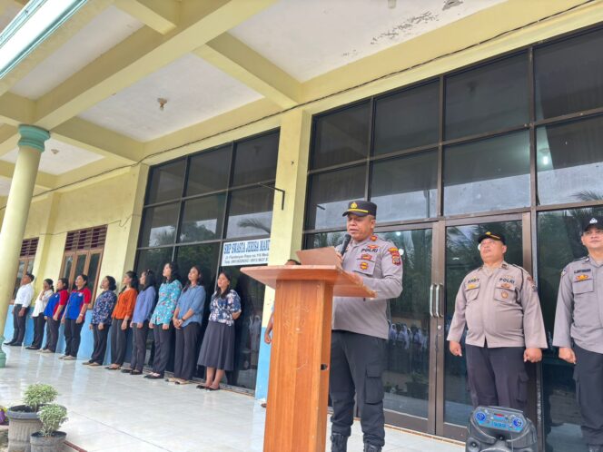
					“Police Go To School”, Polsek Medan Tuntungan Tanamkan Disiplin dan Tertib Berlalu Lintas di Sekolah