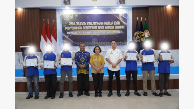 
					Penutupan & Penyerahan Sertifikat Pelatihan Kerja Bagi Warga Binaan Rutan Kelas I Medan