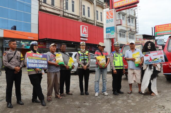 
					Satlantas Polres Serdang Bedagai dalam rangka Ops Zebra Toba-2025