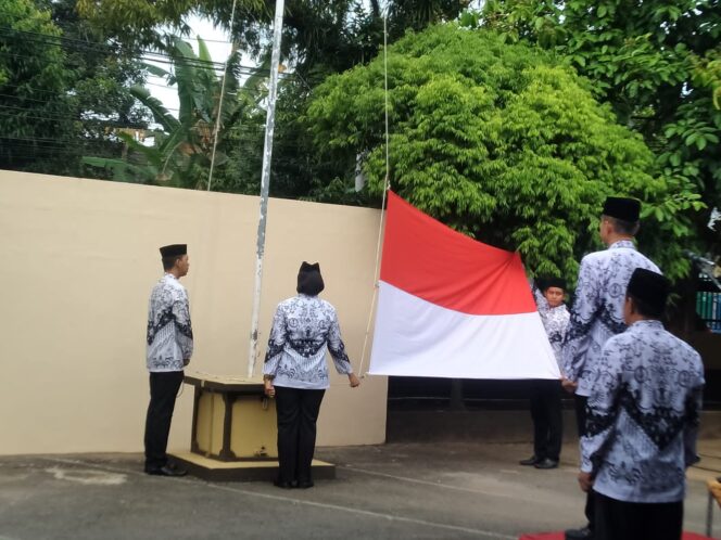 
					Ketua Umum Pengurus Besar PGRI Prof.DR.Unifah Rosyidi, M.Pd : ” Negara Harus Melindungi Guru Saat Menjalankan Tugasnya Mendidik Anak Bangsa”