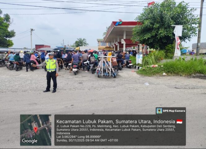
					Sat Lantas Polresta Deli Serdang Pantau Kemacetan Antrean SPBU