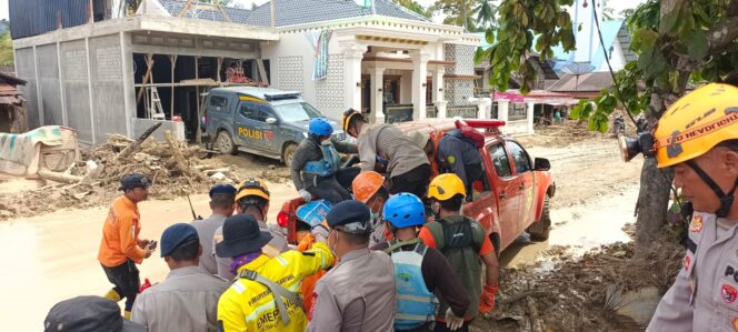 
					Unit K-9 Polda Sumut Kembali Temukan Korban Banjir Bandang, Polri Tegaskan Pencarian Terus Dilakukan
