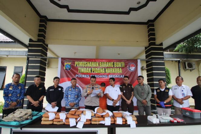 
					Pemusnahan Barang Bukti Tindak Pidana Narkoba, Wakapolres Sergai : Bentuk Komitmen Pemberantasan Narkotika