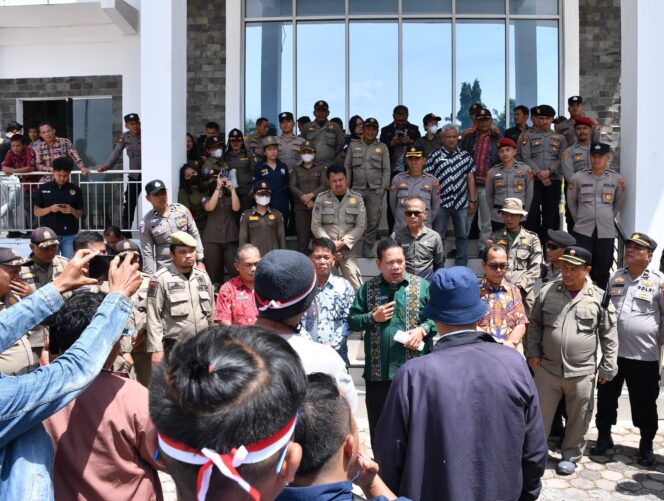 
					Didemo Warga, Pemkab Samosir Buka-Bukaan Soal Mobil Dinas Bupati