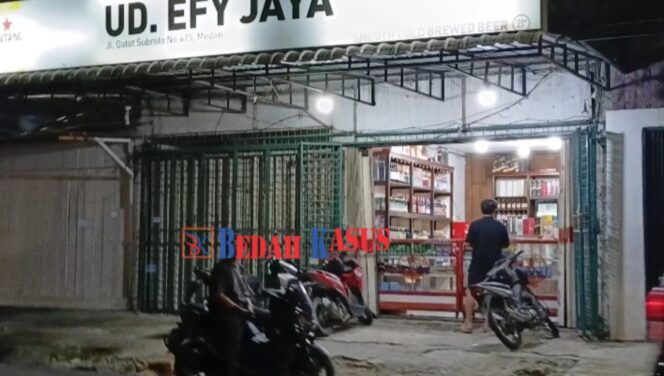 
					Abaikan Surat Edaran Wali Kota Medan, Toko Miras di Simpang Barat Masih Beroperasi Saat Ramadan