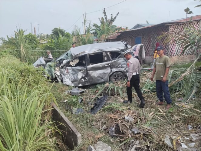 
					Kereta Api Sribillah Utama Hantam Kijang Innova Di Perlintasan Rusak, Satu Korban Luka Ringan Di Sergai