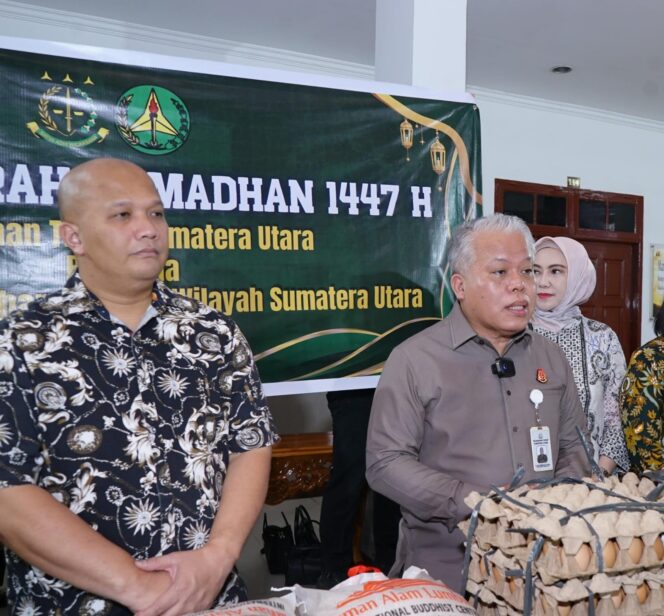 
					Bantu Pemenuhan Bahan Pangan Dan Upaya Stabilisasi Harga, Kejati Sumut Bersama Ikatan Adhyaksa Dharmakarini (IAD) Gelar Pasar Murah