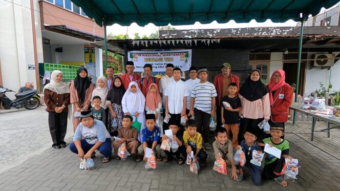 
					Ramadan Penuh Berkah: STM Nasional Wartawan Santuni Puluhan Anak Yatim di Masjid Al-Ikhlas