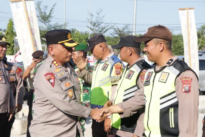 
					Kapolres Jhon Sitepu dan Bupati Darma Wijaya Turun Langsung Cek Pos Pengamanan, OPS Ketupat Toba 2026 di Sergai dipastikan Siap Jaga Arus Mudik