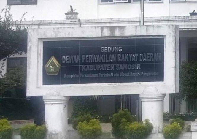 
					Sorotan Menguat, Publik Desak Kejelasan: Humas Bidang Kerja Sama DPRD Samosir Dievaluasi atau Tetap Dipertahankan?