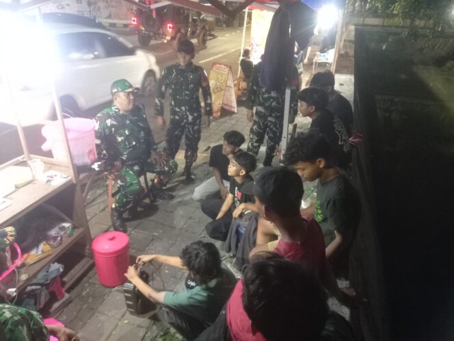 
					Babinsa Koramil 02/Matraman Gencarkan Patroli Malam, Remaja Diberi Edukasi Bahaya Narkoba dan Tawuran