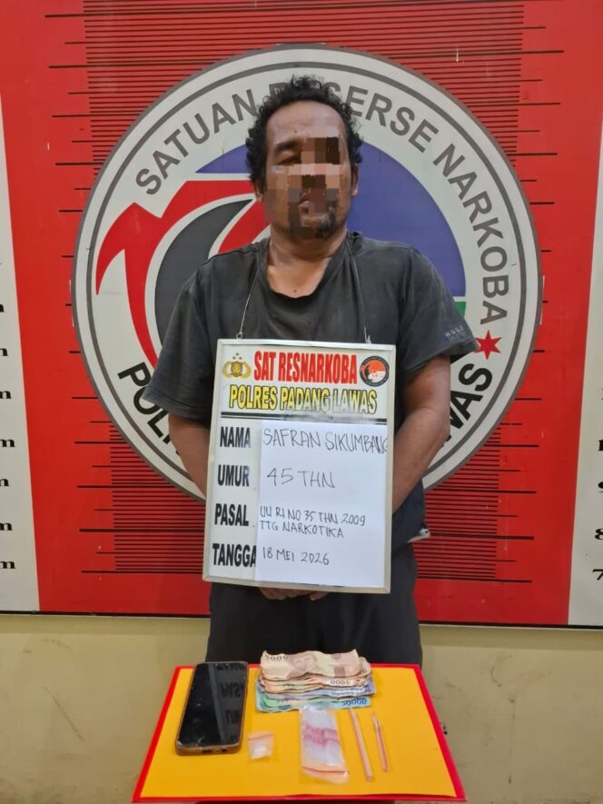 
					Satresnarkoba Polres Palas Tangkap Seorang Pria Pengedar Dan Satu pemakai Sabu di Desa Pasar Ujung Batu