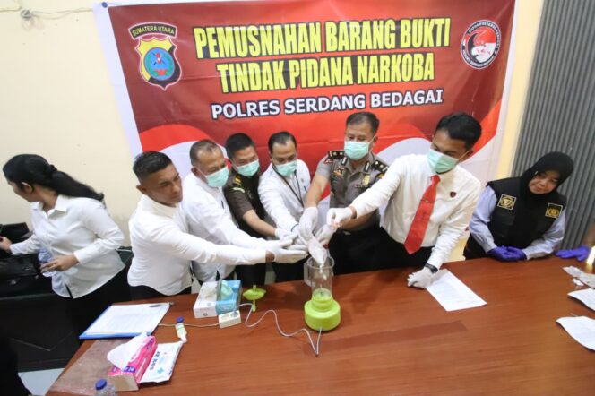 
					Polres Sergai Musnahkan Barang Bukti Sabu dan Ekstasi Hasil Ungkap Kasus Narkotika