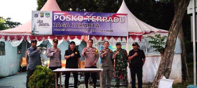 
					Babinsa Duren Sawit Gelar Patroli Bersama Komduk Perkuat Keamanan Wilayah