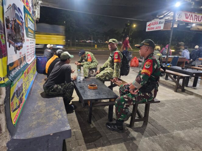 
					Patroli Gabungan TNI-Polri dan Komponen Masyarakat Sisir Ciracas, Warga Merasa Lebih Aman